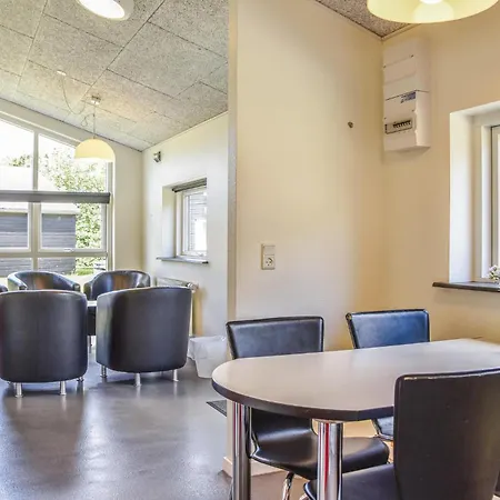 Halvejen Xii בית נופש Spjald