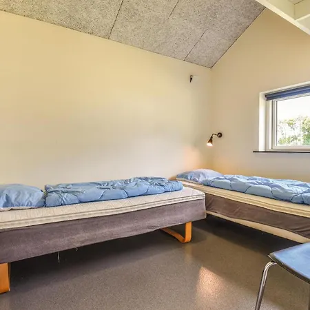 Halvejen Xii בית נופש Spjald